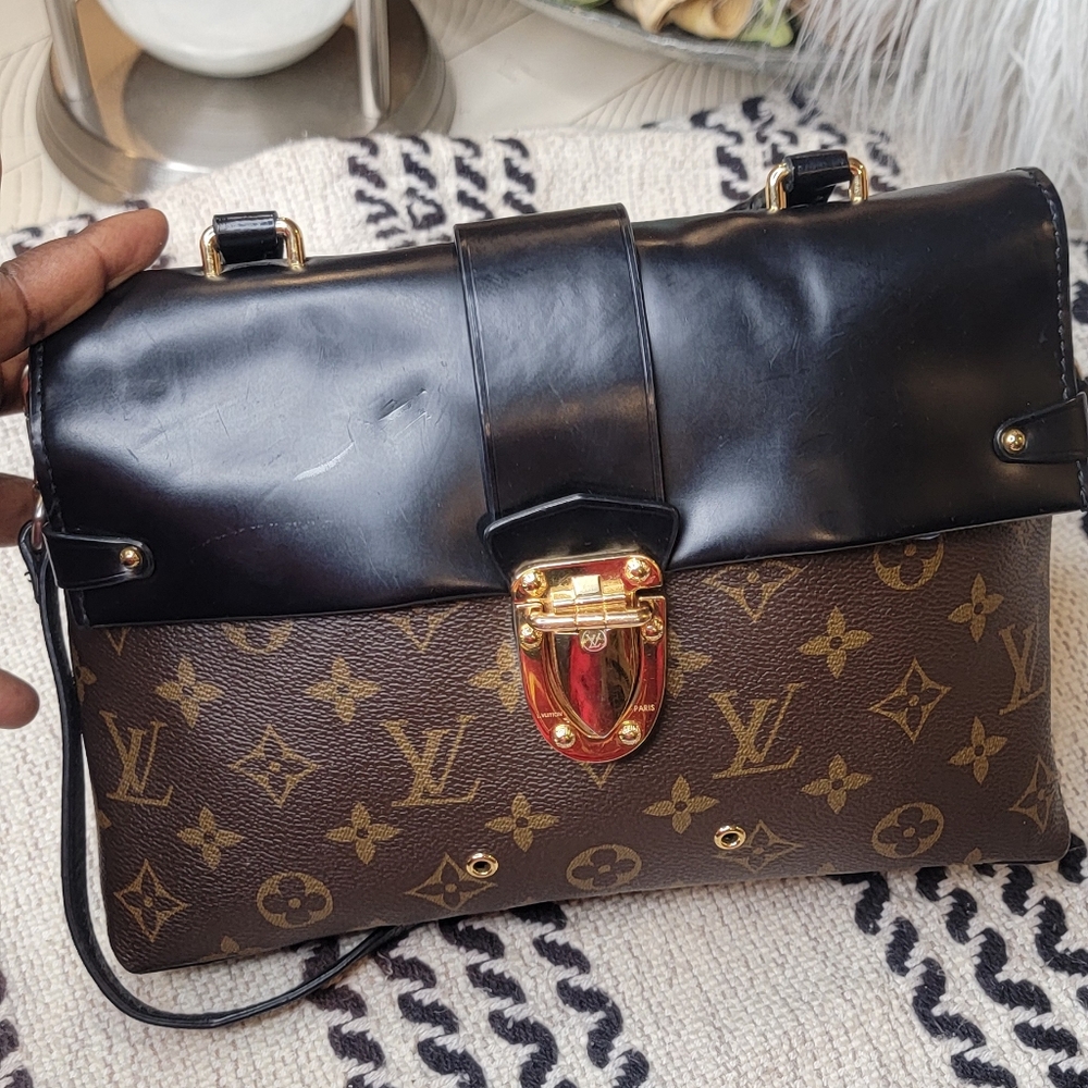 Beautiful pre-owned LV handbag.
